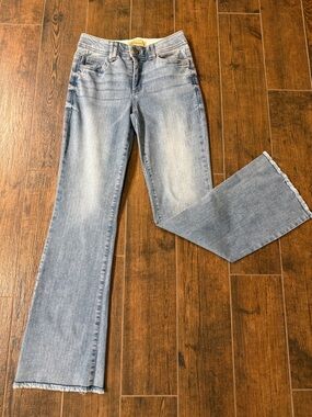 Democracy Light Blue Flared Jeans with Frayed Hem new jeans without tags, size 6